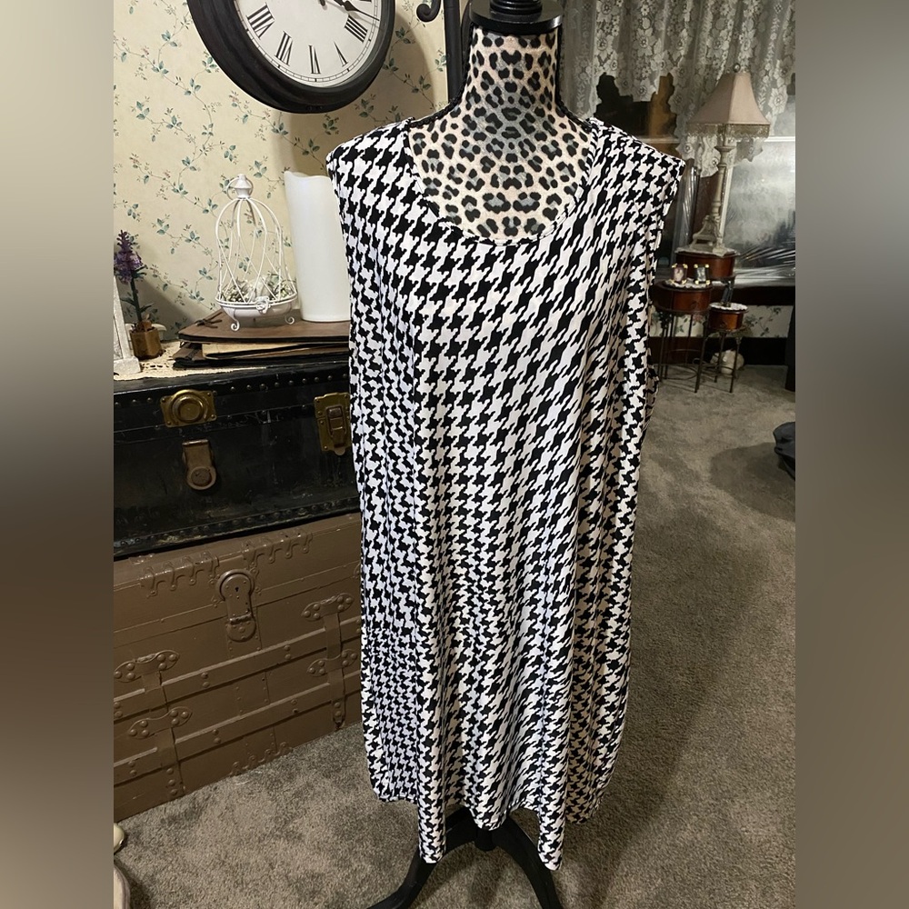 Women’s Plus Size Dots Black and White Midi Dress 3x